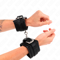 KINK - SUJECIÓN DE MUÑECA CON HEBILLA DE PEDRERÍA NEGRA AJUSTABLE 25-32 CM X 5,5 CM