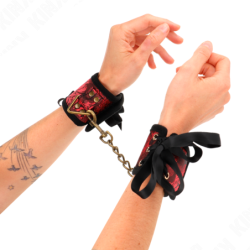 KINK - SUJECIONES DE MUÑECASCANDAL, DETALLES DE ENCAJE ROJO Y NEGRO, 24,5 CM X 6,5 CM