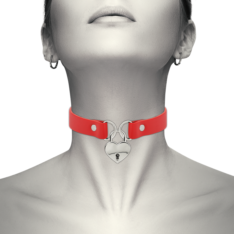 COQUETTE CHIC DESIRE - COLLAR DE PIEL VEGANA ROJA CON ACCESORIO DE CORAZÓN Y LLAVE