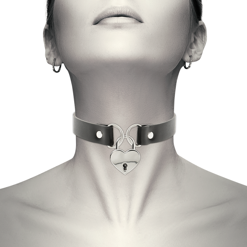 COQUETTE CHIC DESIRE - COLLAR DE PIEL VEGANA CON ACCESORIO DE CORAZÓN Y LLAVE