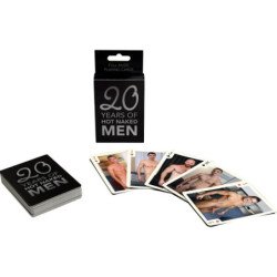 KHEPER GAMES - HOMBRES COMPLETAMENTE DESNUDOS JUGANDO A LAS CARTAS