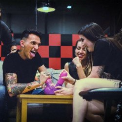 JUEGA CONMIGO - JUEGO DE FIESTA CON CARA DE CORRER