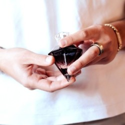 EYE OF LOVE - PERFUME LGBTQ BLACK DIAMOND PARA CASILLA CON FEROMONAS PARA ÉL 30 ML