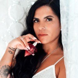 OJO DEL AMOR - PERFUME LGBTQ DIAMANTE ROJO PARA CASILLA CON FEROMONAS PARA ELLA 30 ML